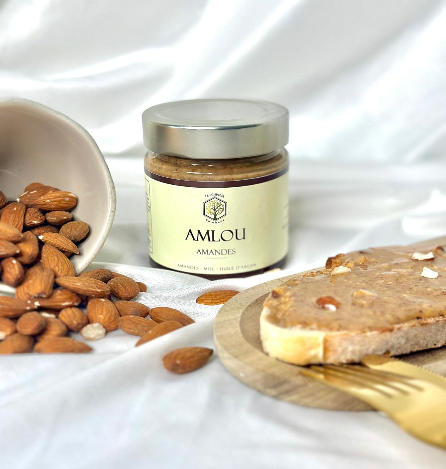 pot d’amlou artisanal aux amandes grillées du Maroc, à base d’huile d’argan et de miel naturel