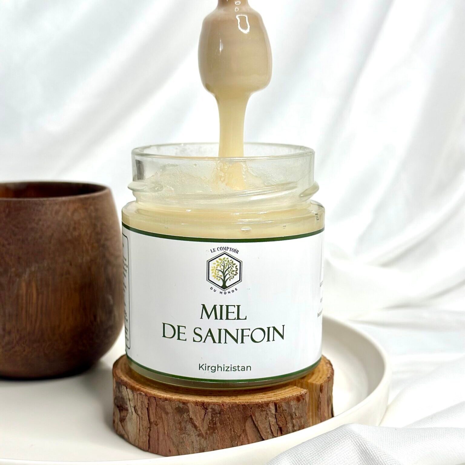 Pot de miel blanc du Kirghizistan artisanal, miel rare et crémeux aux fleurs sauvages, riche en bienfaits naturels et goût doux