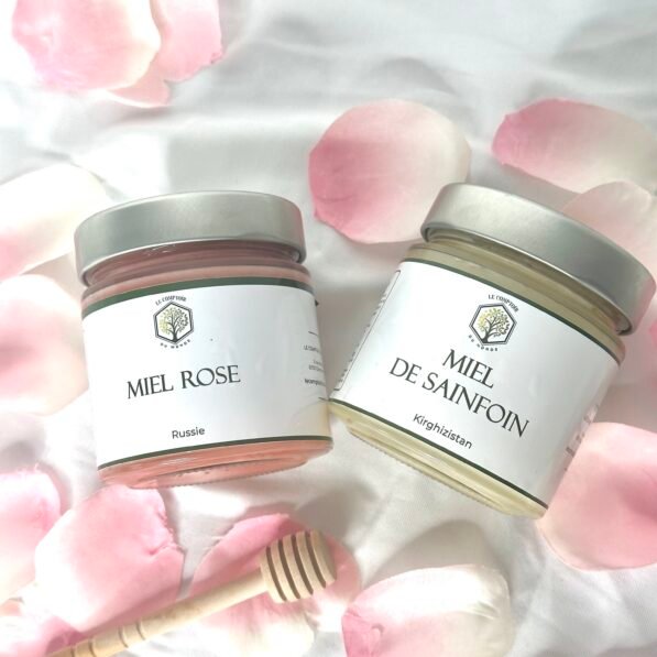 Coffret Miels Rares du Monde comprenant un miel blanc du Kirghizistan et un miel rose de Russie, présenté dans un emballage artisanal élégant.
